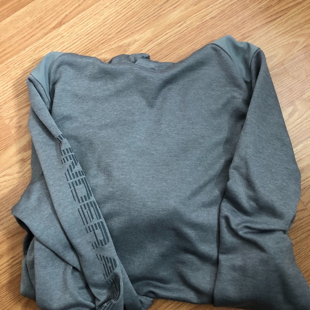Under armor hoodie size medium